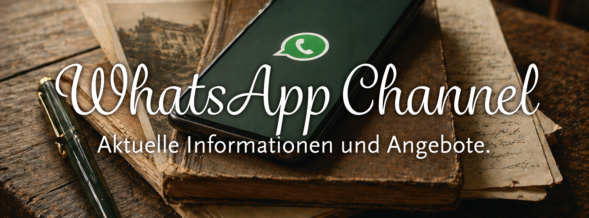 Smartphone mit WhatsApp-Logo auf Notizbuch – Hinweis auf unseren WhatsApp Channel für aktuelle Informationen und Angebote